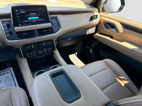 Used 2023 Chevrolet Suburban Premier AWD/4WD image 29