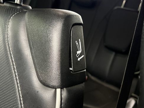 Used 2025 Chrysler Pacifica Limited image 16