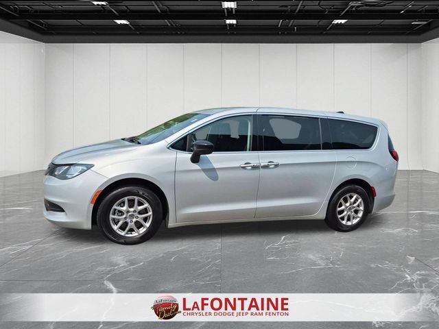 Used 2024 Chrysler Voyager LX FWD image 2