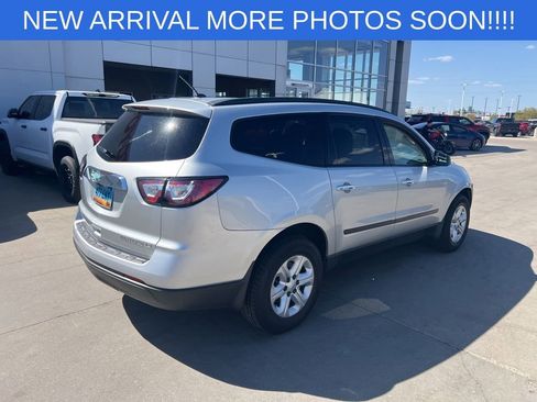 Used 2014 Chevrolet Traverse LS FWD image 3