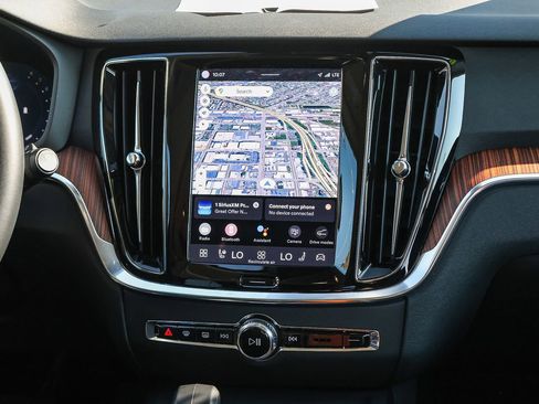 Used 2025 Volvo V60 B5 Cross Country Plus image 23