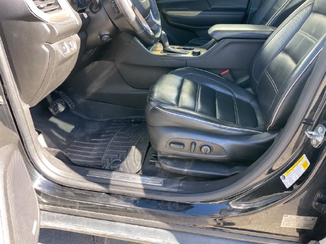 Used 2017 GMC Acadia Denali w/ Technology Package FWD image 9