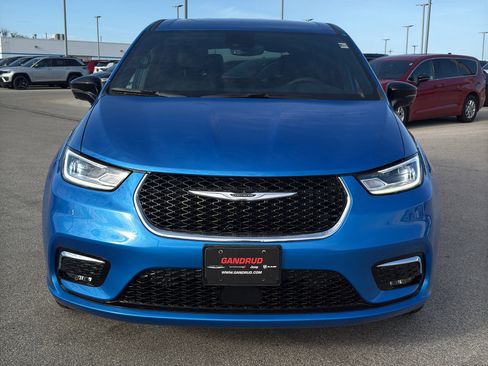 New 2026 Chrysler Pacifica Select AWD/4WD image 3