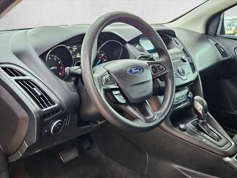 Used 2018 Ford Focus SE FWD image 10