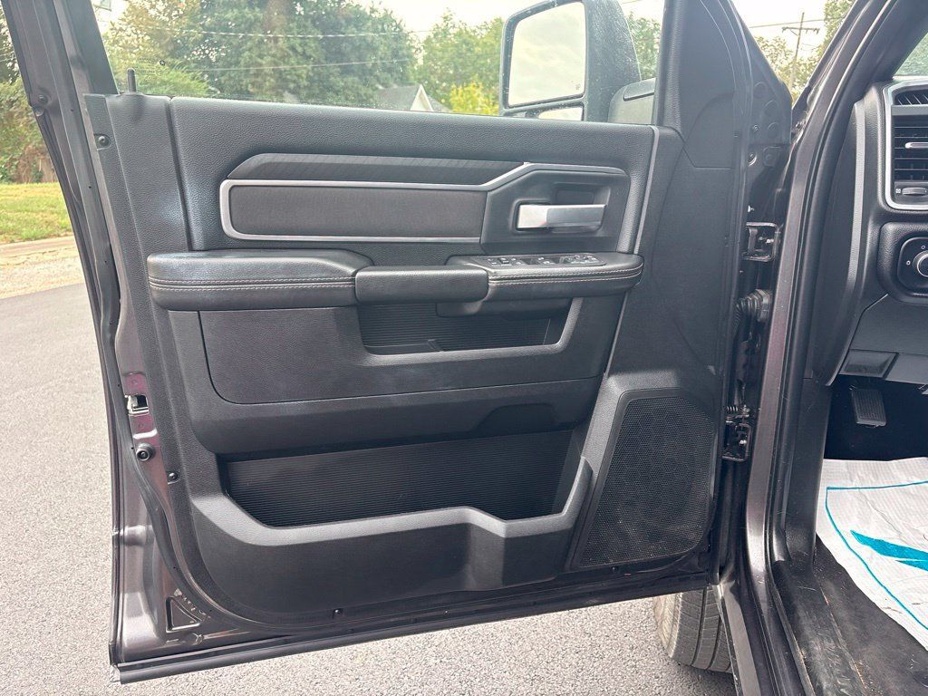 Used 2025 RAM 2500 Big Horn AWD/4WD image 10