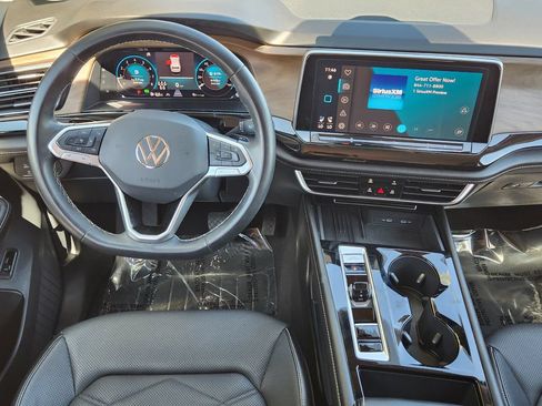 Used 2025 Volkswagen Atlas SE AWD/4WD image 3