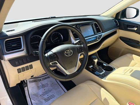 Used 2019 Toyota Highlander XLE image 28