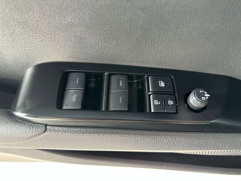 Used 2025 Toyota Camry SE FWD image 17