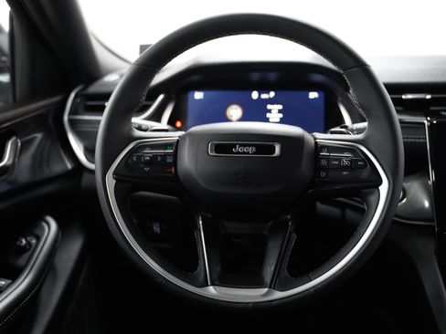 Used 2023 Jeep Grand Cherokee Altitude image 18