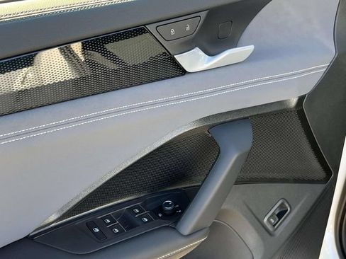 New 2026 Volkswagen Tiguan SE FWD image 10