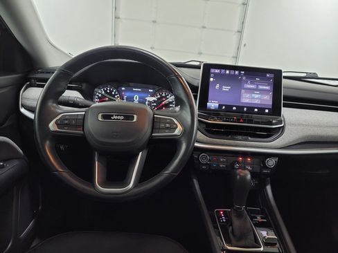 Used 2022 Jeep Compass Latitude w/ Sun and Sound Group AWD/4WD image 12