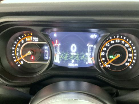 Used 2025 Jeep Wrangler Unlimited Rubicon image 12