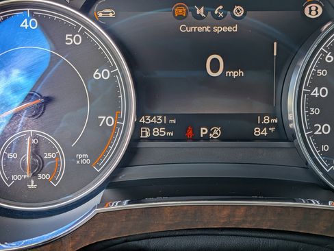 Used 2020 Bentley Bentayga AWD/4WD image 29