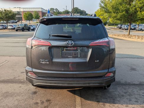 Used 2017 Toyota RAV4 LE FWD image 5