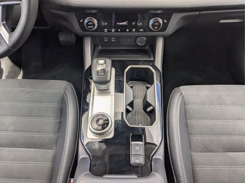 Used 2025 Mitsubishi Outlander SE FWD image 18