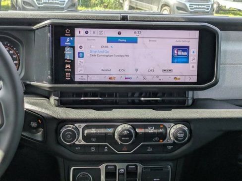 New 2025 Jeep Gladiator Sport image 16