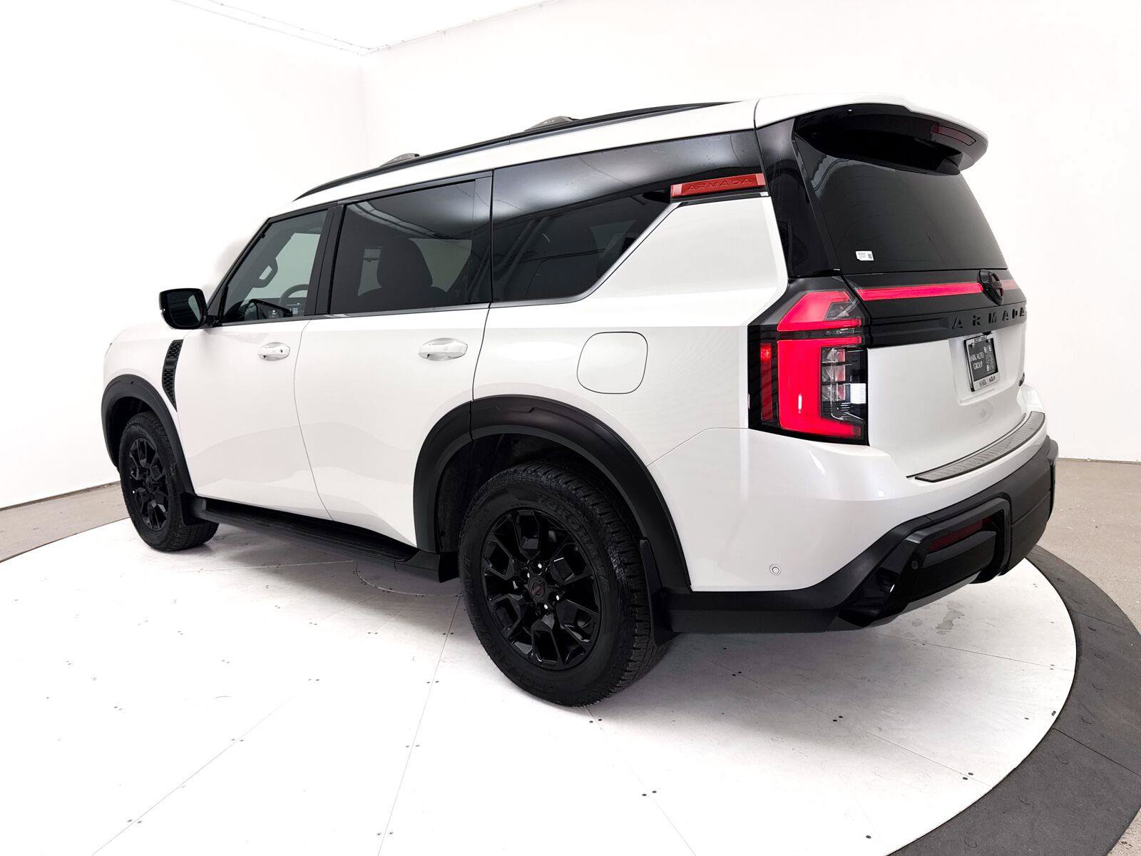 Used 2025 Nissan Armada PRO-4X w/ Pro-4X Premium Package AWD/4WD image 18