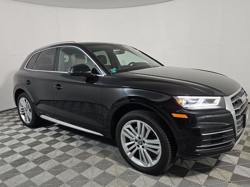 Used 2019 Audi Q5 2.0T Premium Plus w/ Premium Plus Package AWD/4WD image 2