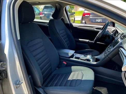 Used 2017 Ford Fusion SE w/ Fusion SE Technology Package FWD image 24