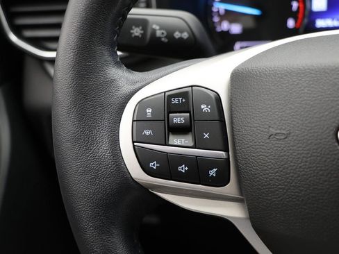 Used 2022 Ford Explorer XLT w/ Equipment Group 202A image 19