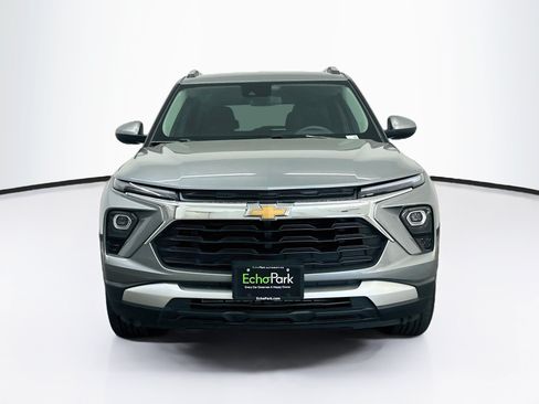 Used 2025 Chevrolet TrailBlazer LT w/ Driver Confidence Package AWD/4WD image 2