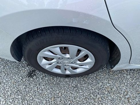 Used 2019 Hyundai Elantra SE FWD image 24