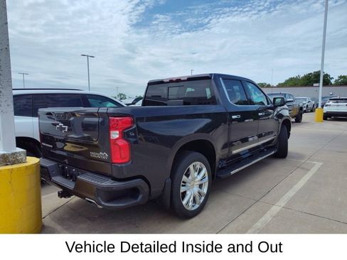 Used 2022 Chevrolet Silverado 1500 High Country w/ High Country Premium Package AWD/4WD image 7