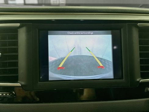 Used 2018 Chrysler Pacifica Touring-L FWD image 22