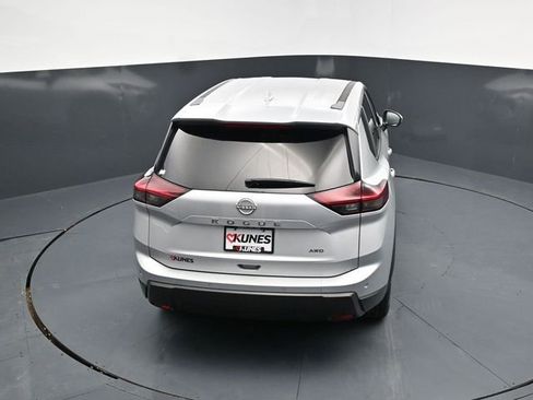 Used 2025 Nissan Rogue SV image 44