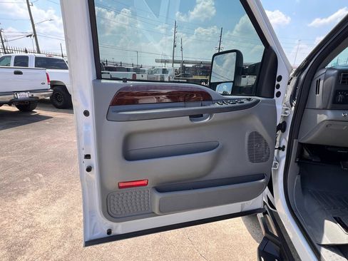 Used 2004 Ford F350 Lariat AWD/4WD image 29
