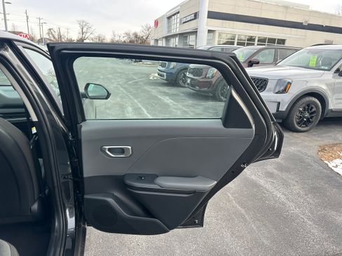 New 2025 Kia K4 LX image 18