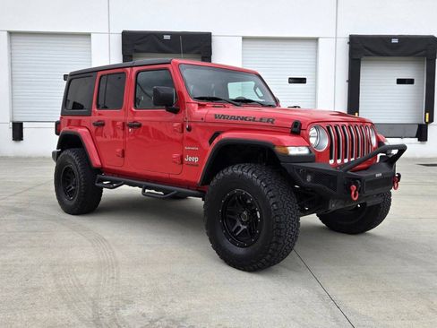 Used 2018 Jeep Wrangler Unlimited Sahara AWD/4WD image 3