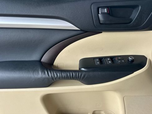 Used 2015 Toyota Highlander Plus AWD/4WD image 11