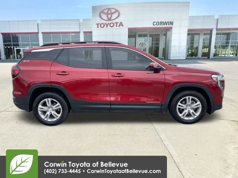 Used 2024 GMC Terrain SLE w/ Driver Convenience Package image 6