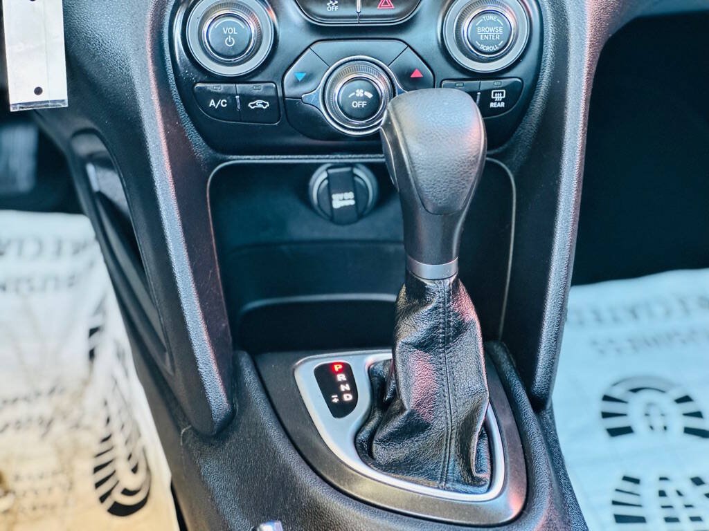 Used 2013 Dodge Dart SXT FWD image 9