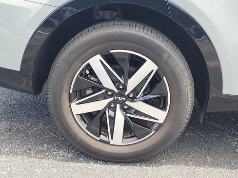 Used 2022 Kia Sorento EX w/ Panoramic Sunroof Package FWD image 5