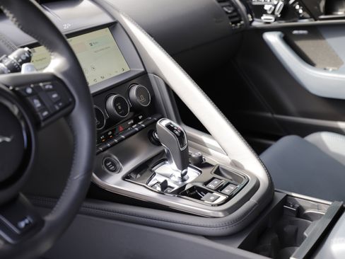 Used 2024 Jaguar F-TYPE R image 17