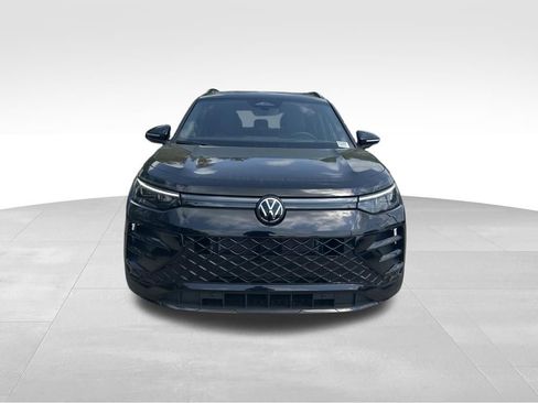 New 2026 Volkswagen Tiguan SE R-Line FWD image 8