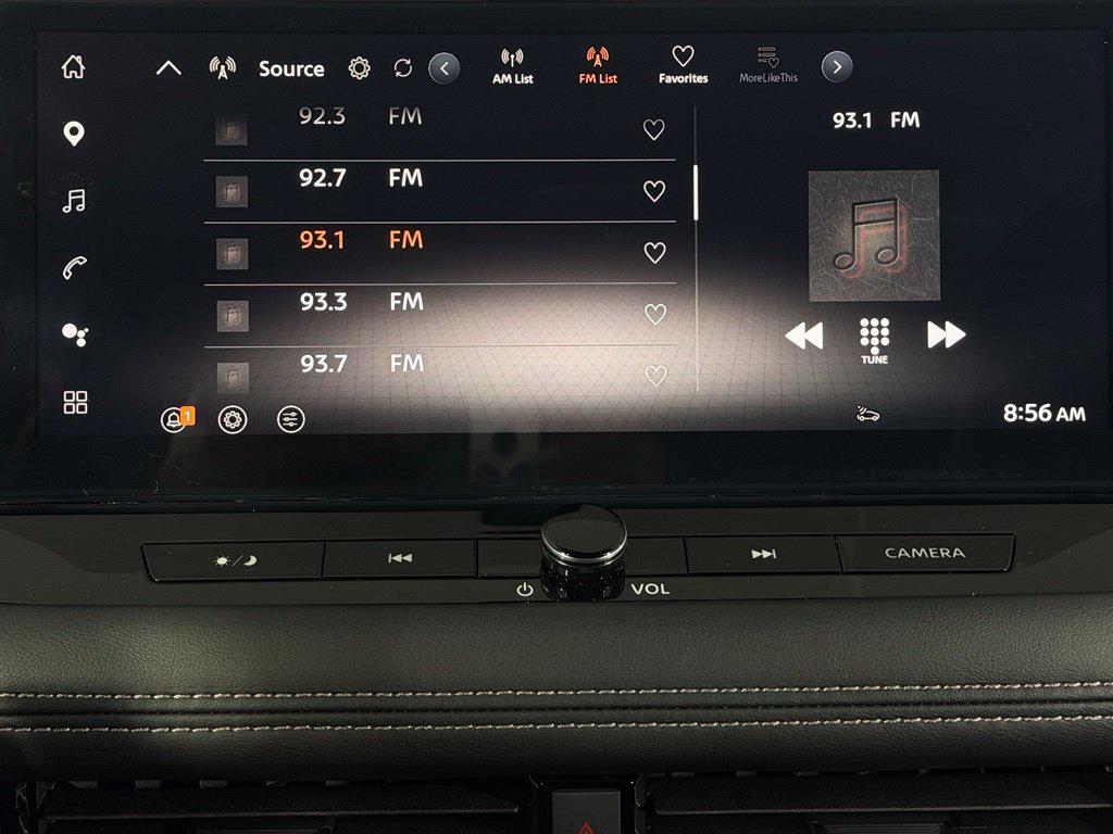 Used 2025 Nissan Rogue SL AWD/4WD image 18
