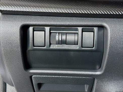 Used 2024 Subaru Crosstrek 2.0i Premium image 17