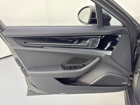 Used 2025 Porsche Panamera w/ Premium Package image 42