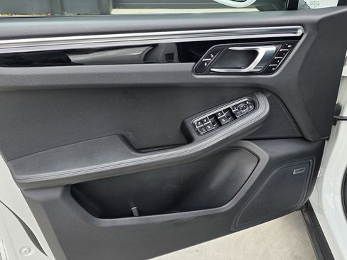 Used 2018 Porsche Macan image 25