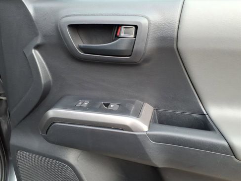 Certified 2022 Toyota Tacoma SR5 image 8