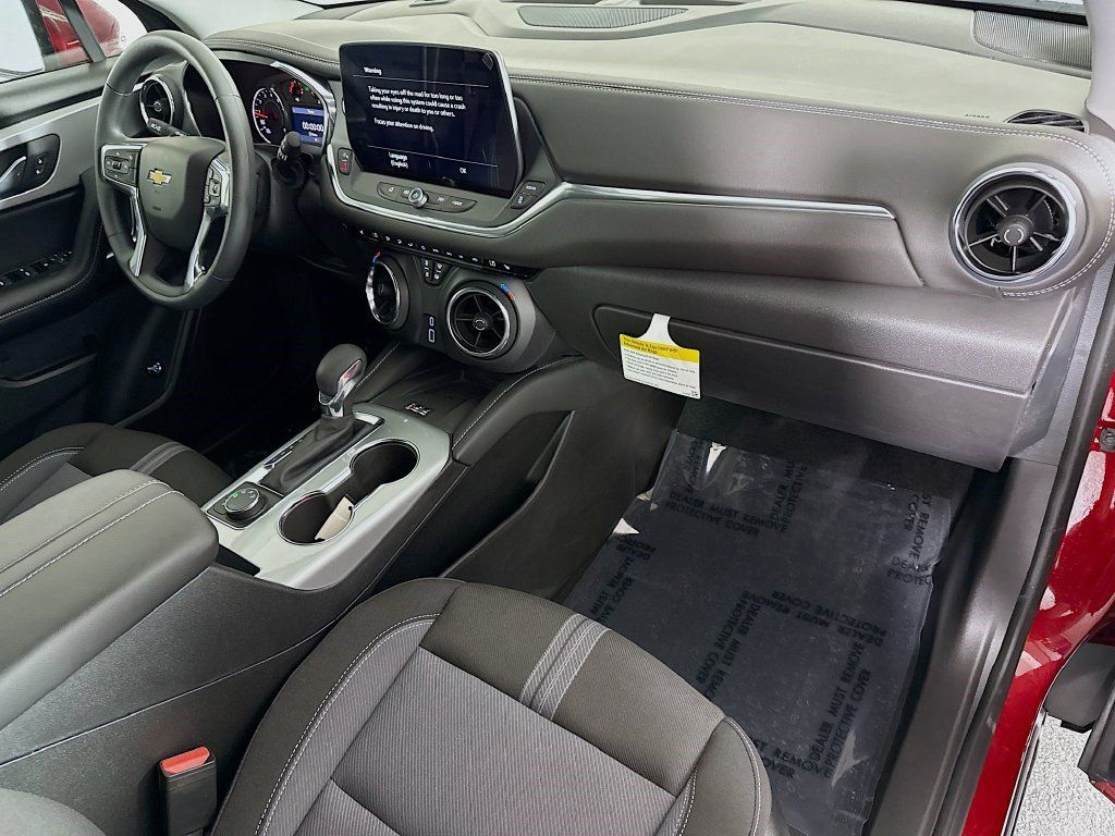Used 2026 Chevrolet Blazer LT w/ Convenience Package AWD/4WD image 29