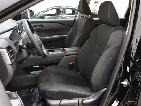 Used 2024 Nissan Rogue S FWD image 10