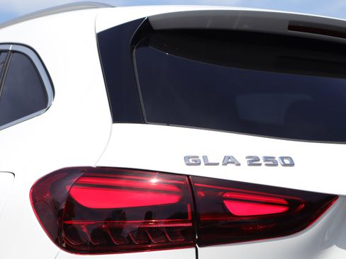 Used 2026 Mercedes-Benz GLA 250 image 32