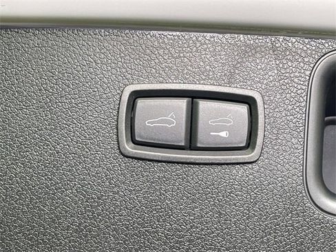 Used 2025 Porsche Macan image 21