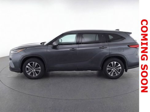 Used 2023 Toyota Highlander XLE image 8