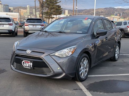 Used 2018 Toyota Yaris iA image 10
