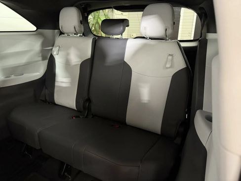 Used 2021 Toyota Sienna XSE AWD/4WD image 29